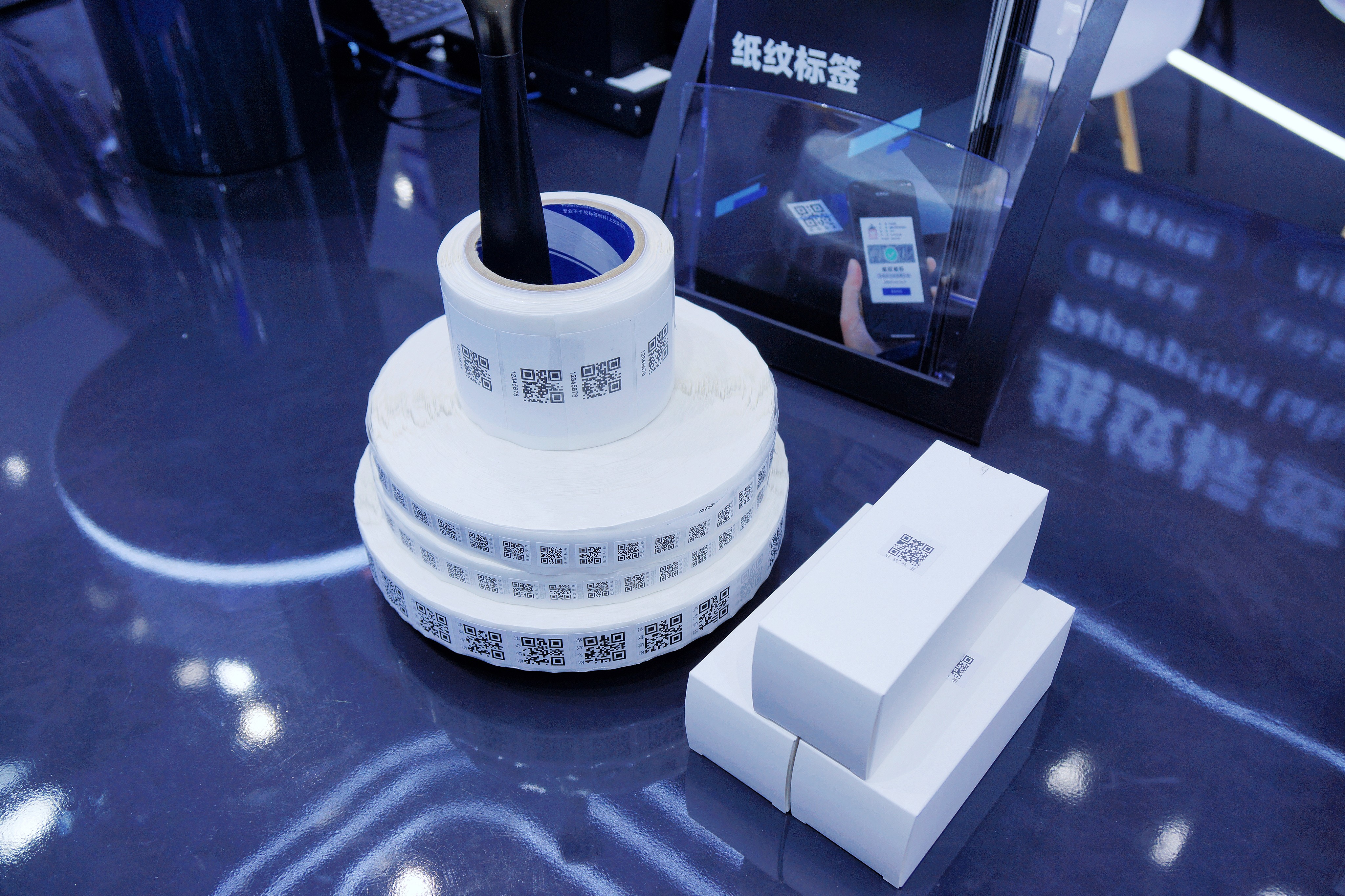 防偽幾十年，假貨仍肆虐？展會(huì)首日，看紙紋標(biāo)簽如何破解困局！